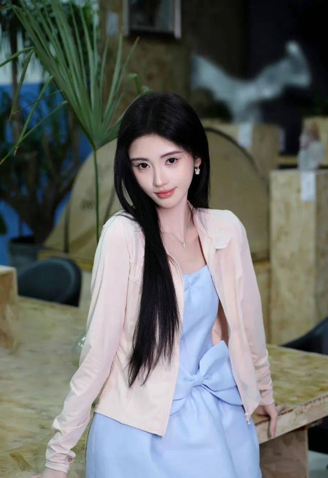郎昆|陈晓陈妍希离婚？鞠婧祎封杀？罗云xi网暴素人？杨颖回归跑男...