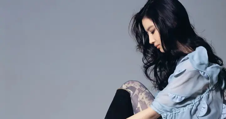 神仙姐姐还真是什么颜色的丝袜都敢往腿上招呼？