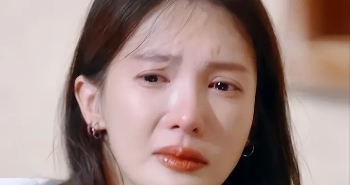 突发！金晨承认肇事逃逸，晒满脸是血照片，知情人曝她刚做了鼻子