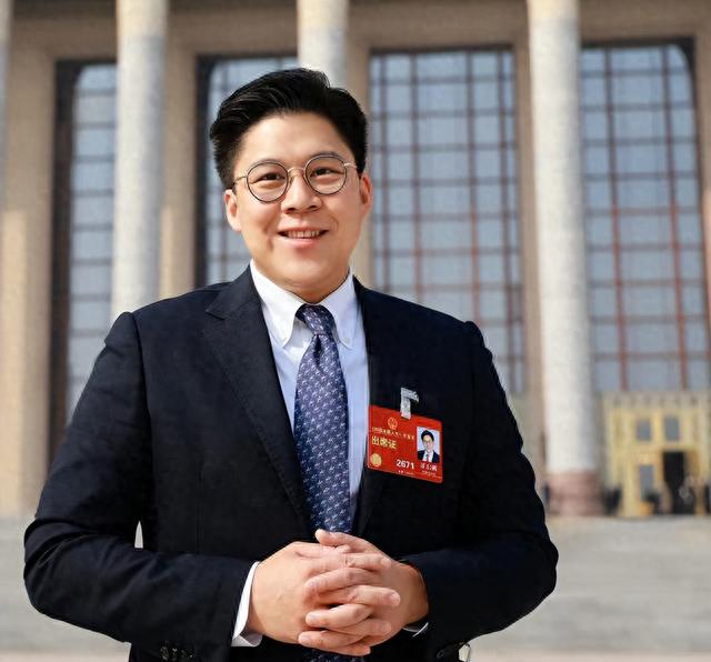 霍启刚：娶旺夫的郭晶晶，刚低调“升职”，任6900亿央企董事