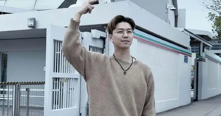 TVB男星宣布离巢，演了八年背景板，爆料前女友和同性暧昧引热议