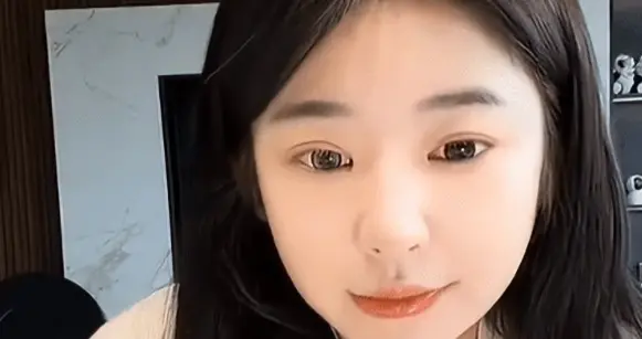 万万没想到，黄一鸣官宣新恋情，彻底“撕碎了”王思聪最后的体面