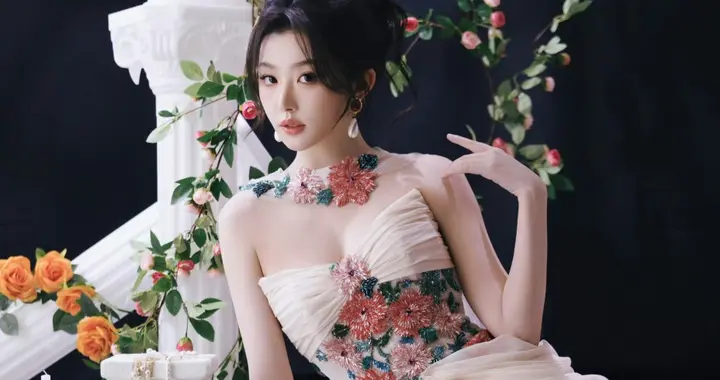 孔雪儿冬日浪漫大片，花境林间美成童话精灵，纤柔身姿氛围感拉满