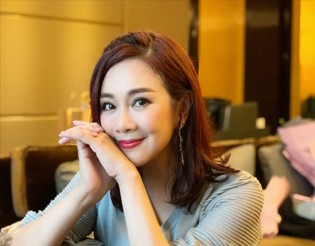 她被骗破产、患抑郁症，嫁小8岁老公被婆婆嫌弃，如今过得还好吗