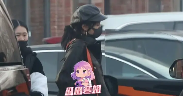关晓彤自驾驶新购入的兰博基尼Urus SE混动版被拍曝光