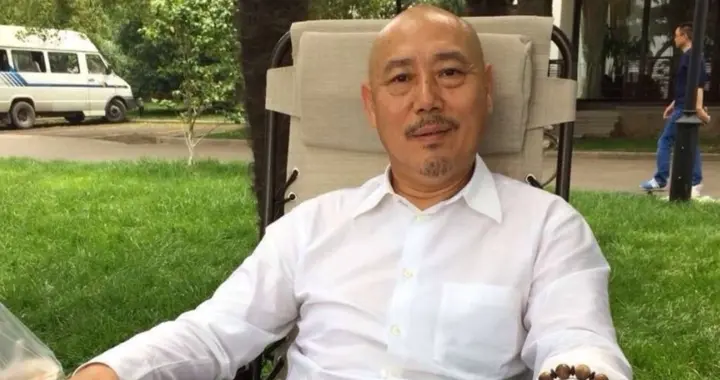 曾身价过亿，二婚娶小18岁京剧名家，71岁孤身一人，儿子他成骄傲