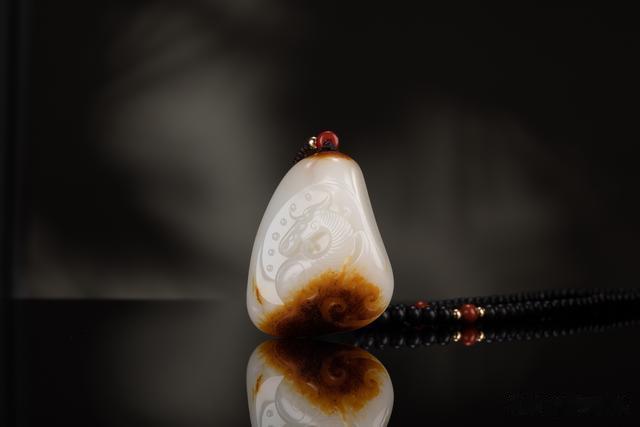 和田玉籽料|天地皮和田玉籽料 褐红皮色 老熟玉质 马到成功