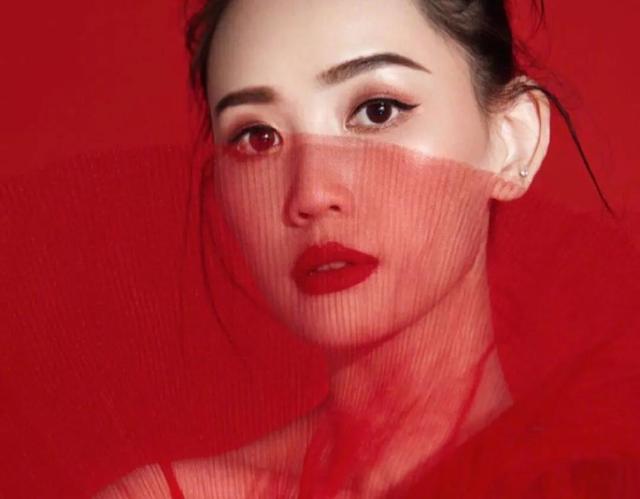 宋喆|马蓉和新欢订婚？带婚戒出镜，曾被曝探监宋喆，花上千万想移民