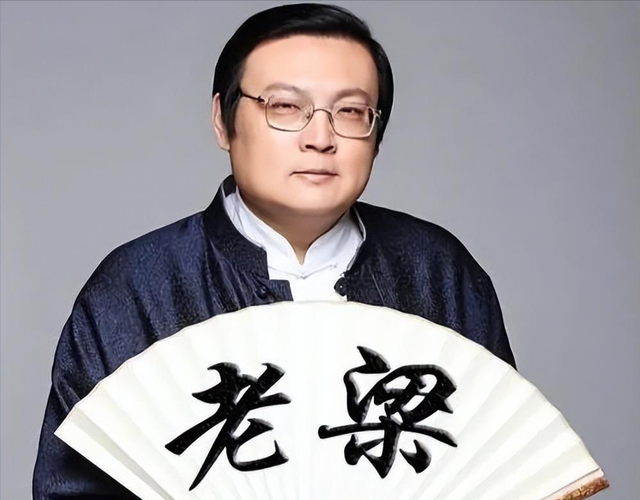 从一代名嘴到节目被叫停，销声匿迹7年的老梁，如今过得如何