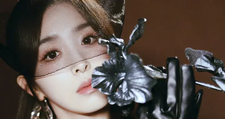 张含韵黑色玫瑰女王