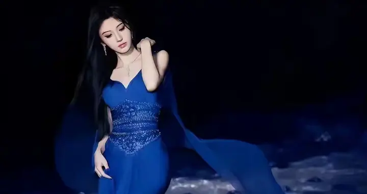 鞠婧祎身材有多好，小个子的身材管理与时尚逆袭，迷人可爱。