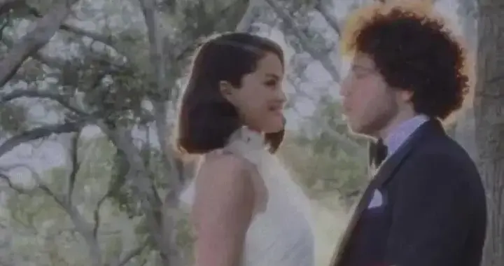 赛琳娜和本尼大婚！抓马不断：亲妈崩溃，密友缺席，比伯隔空话