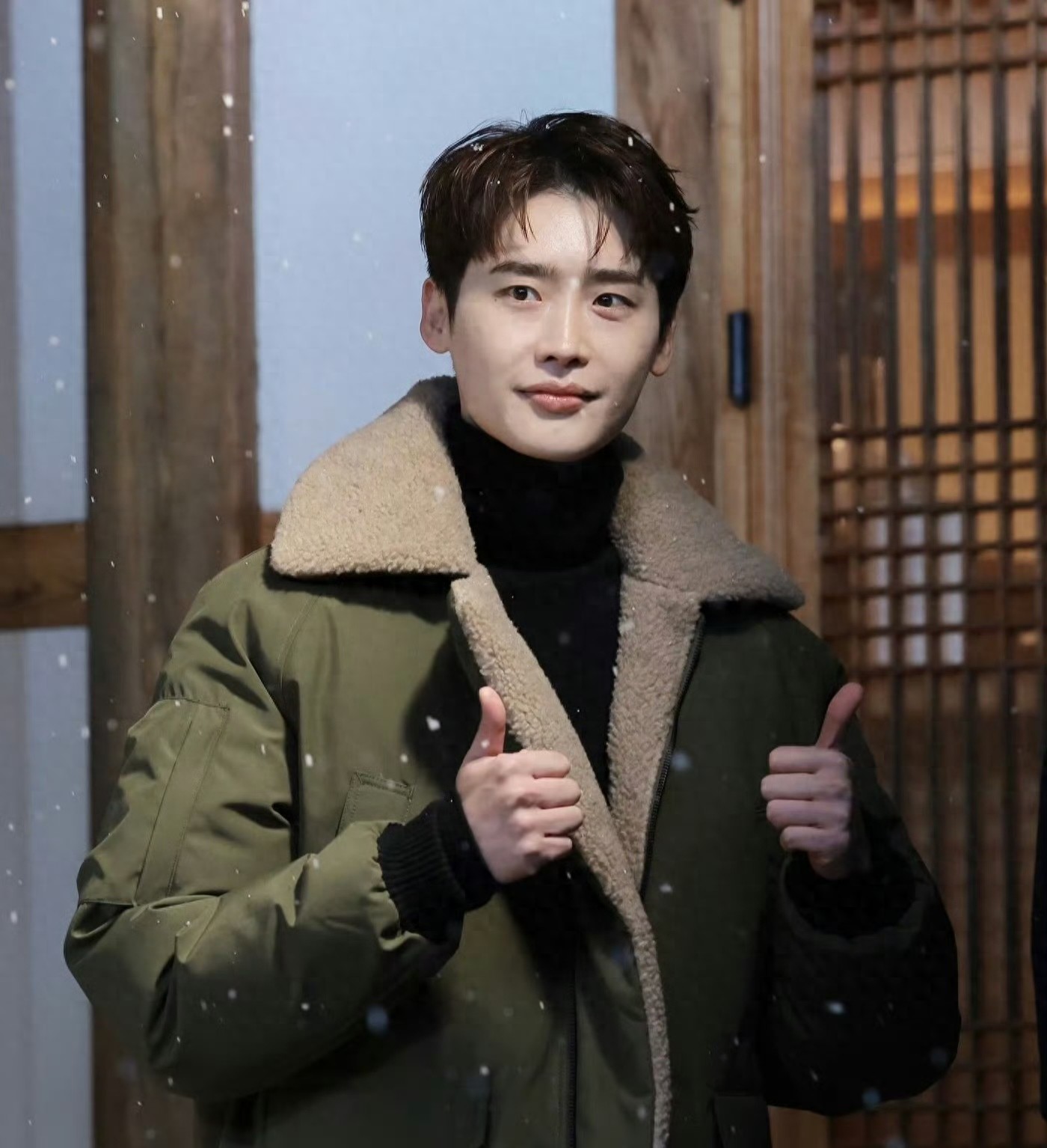 颜值回春杀疯了！李钟硕为何是无可替代的韩剧白月光