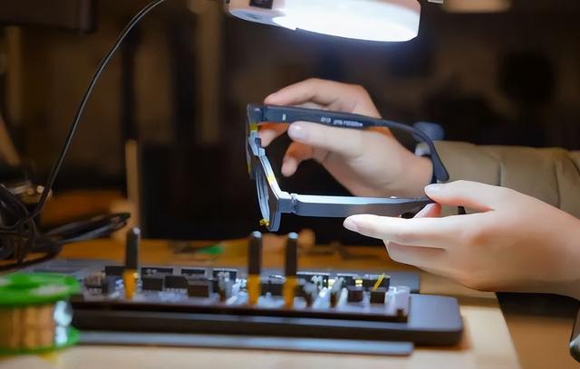 Oculus联创团队再聚新公司Sesame，发力AI眼镜