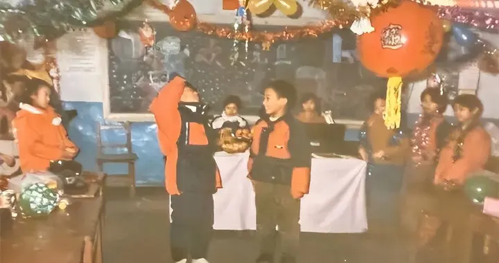 德云社演员晒小学演出照，庆元旦说相声，评论区留言扎心了