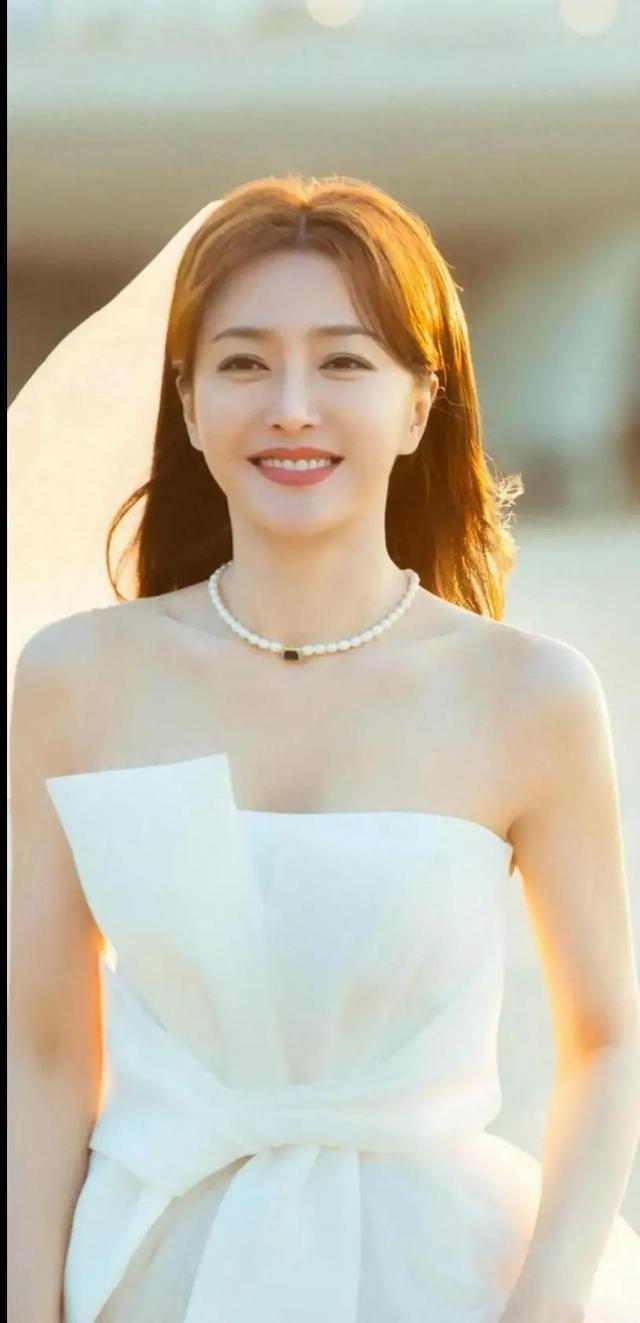 秦岚|性感妩媚 胸气逼人 秦岚写真