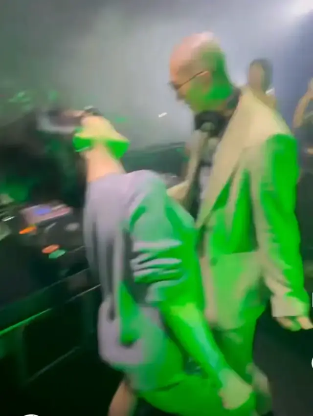 具俊晔DJ秀现场：小S登台狂扭，许雅钧拿酒狂饮，S妈激动失态了！