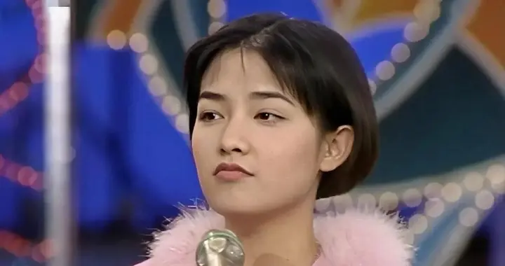 为男友摘子宫、纹着大花胳膊的小魔女，终于在48岁活成她自己