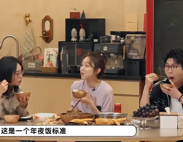 姜妍做一桌年夜饭级别的美食，招待毛不易李雪琴，40万大冰箱抢镜