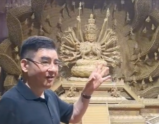阔绰！陈光标晒千年沉香木，3块雕刻观音像值12亿，巨木量达800棵