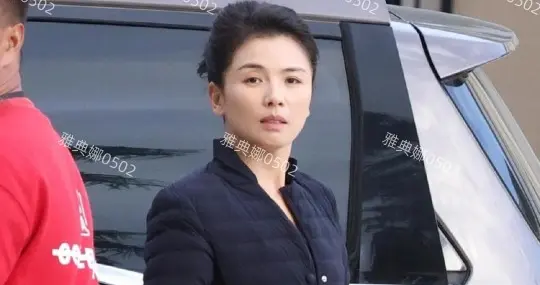 刘涛《红舞鞋》片场生图曝光，47岁的她已经开始演女主的妈妈了!