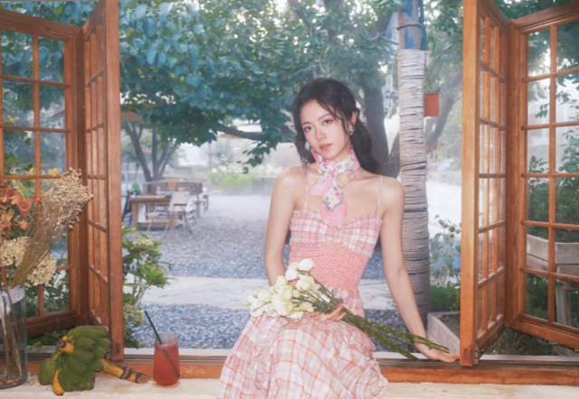 赵今麦：粉色绮梦，邂逅夏日浪漫