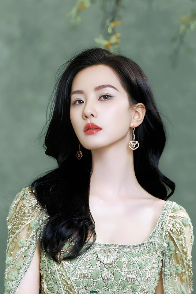 不一样的女神|第715期 刘诗诗·竹绿礼服惊艳亮相