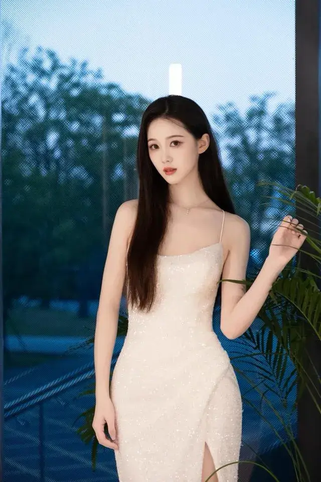 主持人李瑜好有气质啊