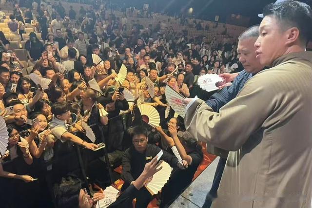 德云社新加坡系列专场，首演圆满成功，现场来了三千人，观众真捧