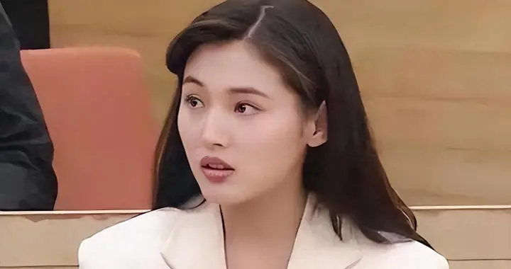 女星张延：嫁给比自己大5岁的香港丈夫，婚后育有一女，如今女儿颜值更胜一筹