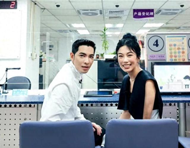 萧敬腾林有慧领证画面曝光，看得忍不住嘴角上扬，嗑到了！