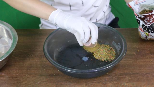 鲤鱼|夏季专钓鲫鱼，鲤鱼通杀饵料配方，钓不到鲫鱼钓鲤鱼！