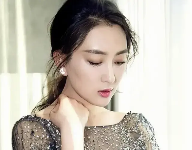 揭秘马苏：荧屏上的千变万化，演绎不一样的女神风采