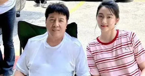 关晓彤爸爸点赞鹿晗关晓彤分手传闻！大半年没同框，朋友选择避嫌