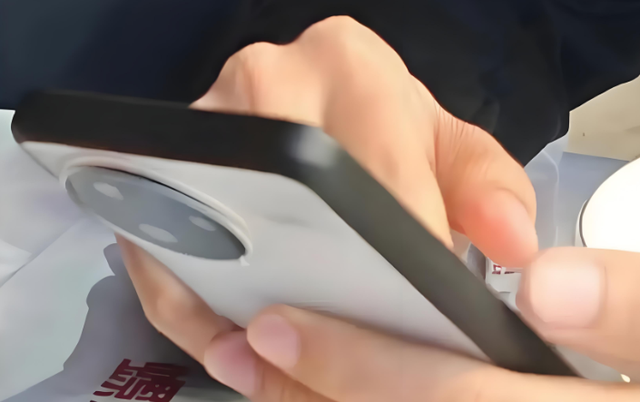 来了，红米K80这外观有点骚啊