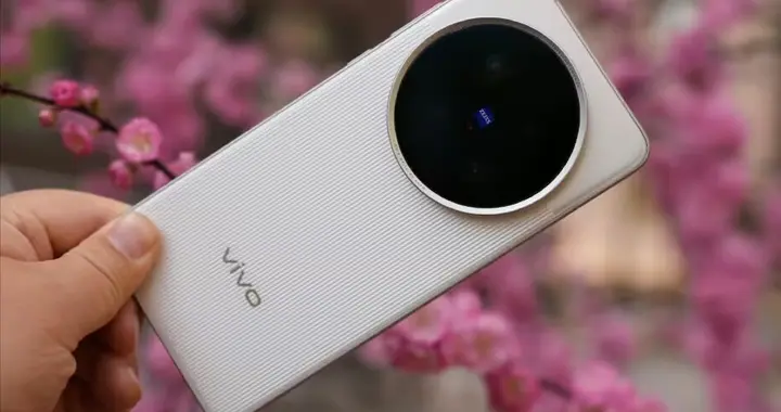 vivo旗艦突然“變香了”！2K曲屏+百倍變焦，512GB大降1300元