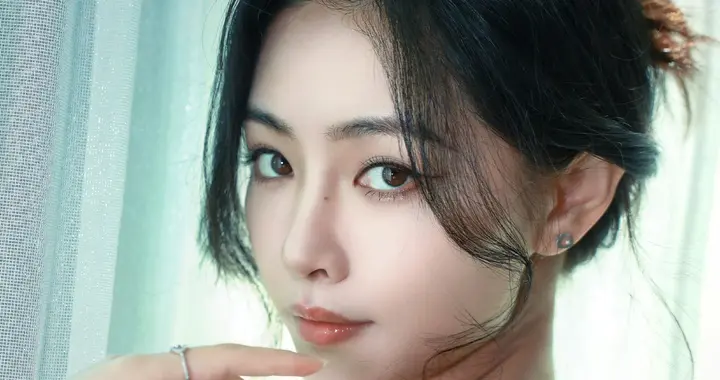 许佳琪，秋落轻纱，曼舞于风。