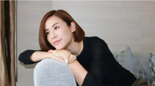 5段感情不顺2次拒嫁豪门，53岁不婚不孕与狗相伴，她被称人间清醒