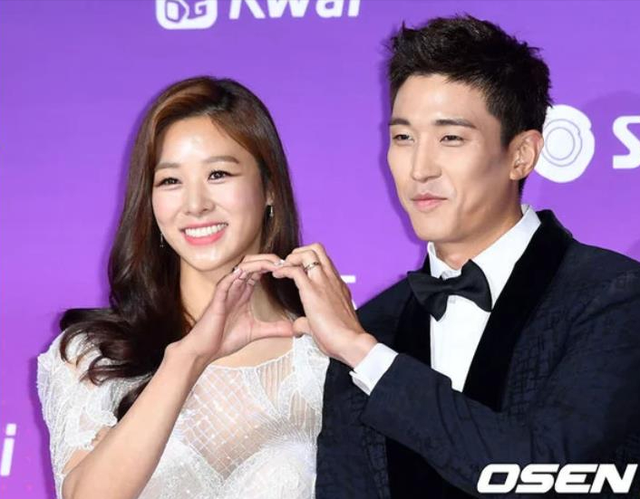 韩国知名女星，原谅丈夫出轨后，时隔五个月再次出演节目