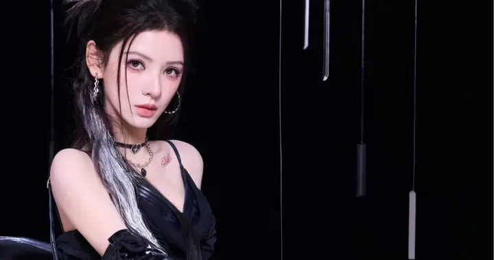张予曦，酒红色渔网袜，身材曼妙