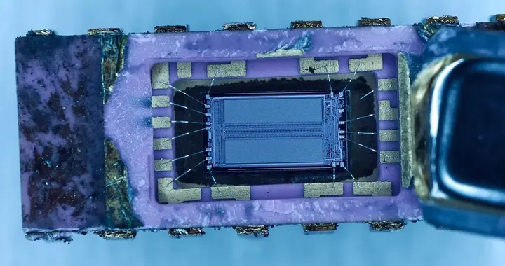 CPU收藏家開蓋蘇聯制造K565RU3“魚罐頭”芯片：逆向克隆自Intel