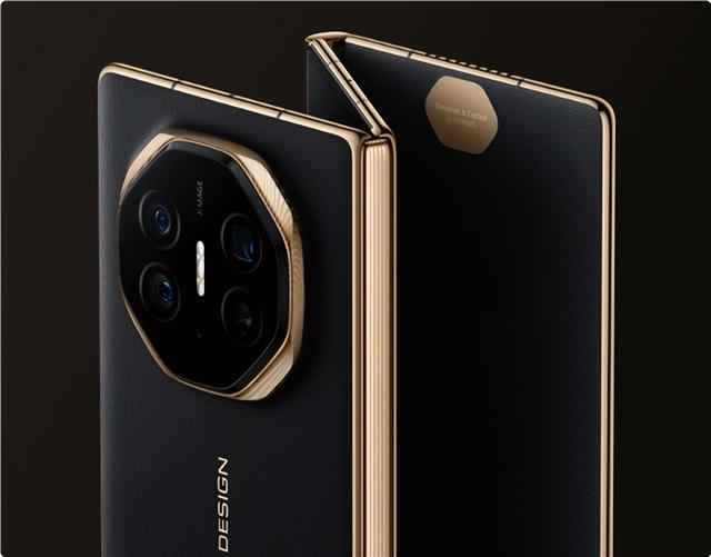 巴黎时装周、杨幂，华为Mate XT成功出圈