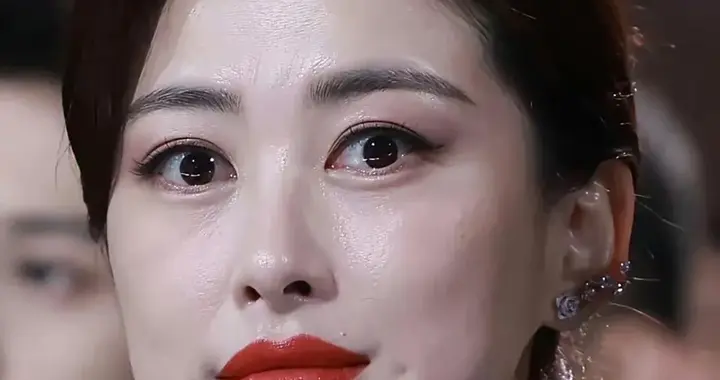 朱珠的生图原来是这样呀，她脸上那两个梨涡可真深啊。