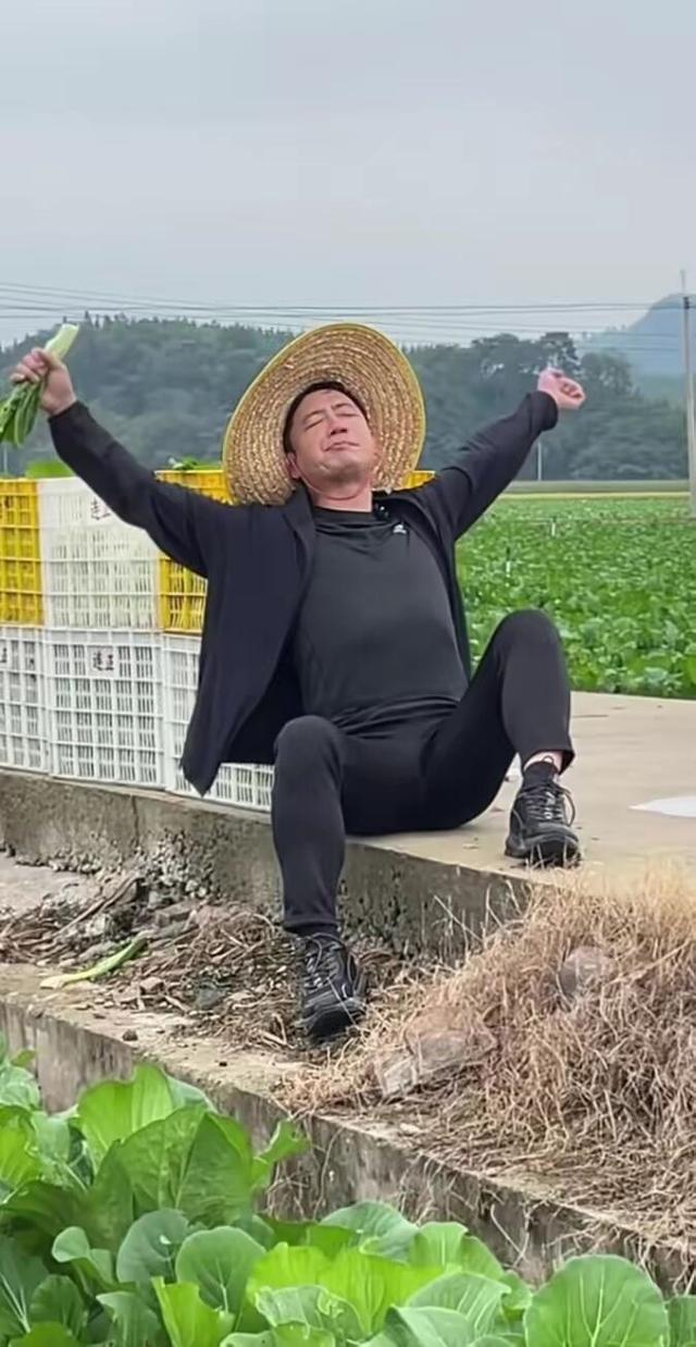 52岁“康祈耀”老蚌生珠，现实中他早已儿女双全，儿子今年已24岁