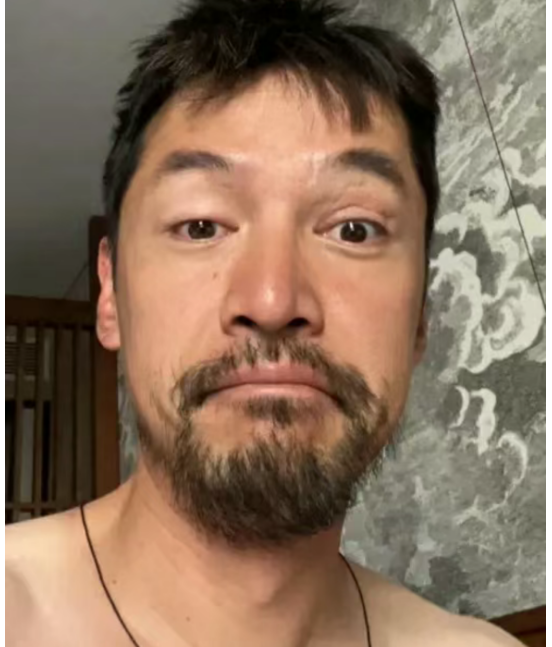 不露面不知道，一露面吓一跳，这7位男明星简直就是断崖式衰老！