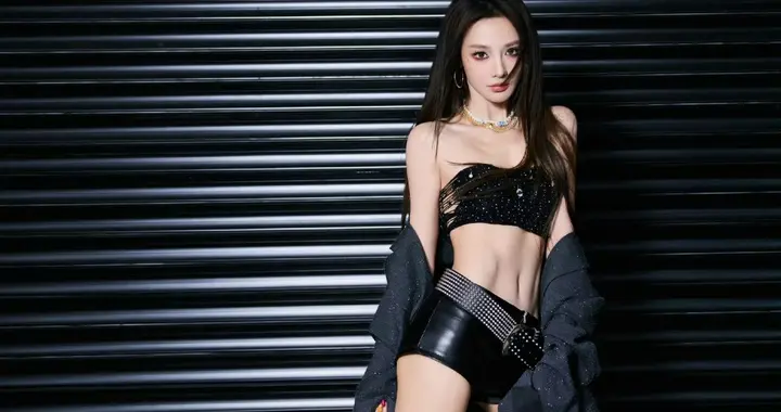 彭小苒好绝的马甲线 披纱戴钻美得像埃及艳后