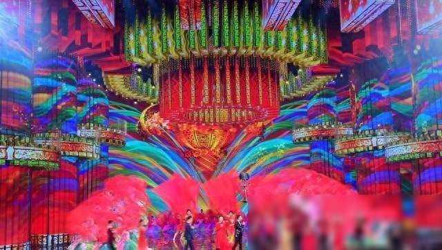 尼格买提·热合曼|央视主持尼格买提，为啥多次主持春晚，看了《开门大吉》就知道了