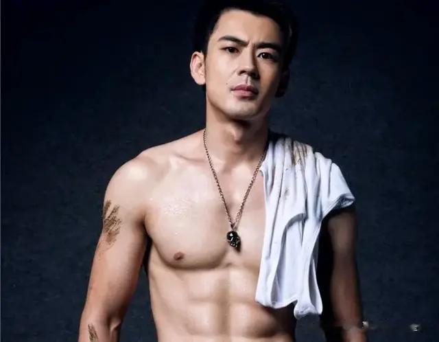 贾宗超被大家称之为：行走的荷尔蒙男人味十足，演技精湛。