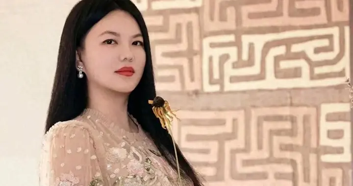 王诗龄，终归为父母的失败婚姻付了账，年仅16岁比50岁李湘更成熟