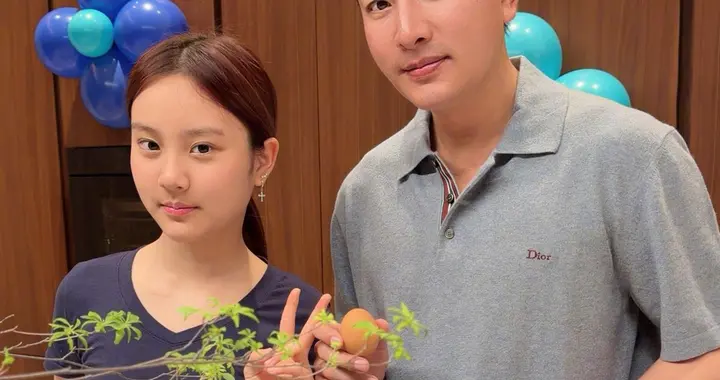 贾乃亮庆祝42岁生日，女儿甜馨温暖陪伴！网友：盼望亮哥复婚！